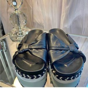 NWOT Black Leather JSLIDES slides. New never worn. Size 8